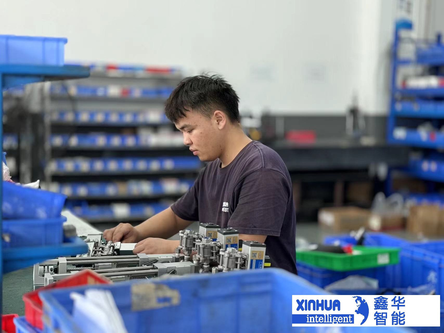 鑫华智能车间员工